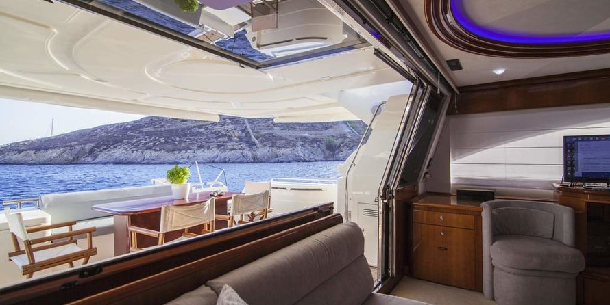Ferretti Yachts 68