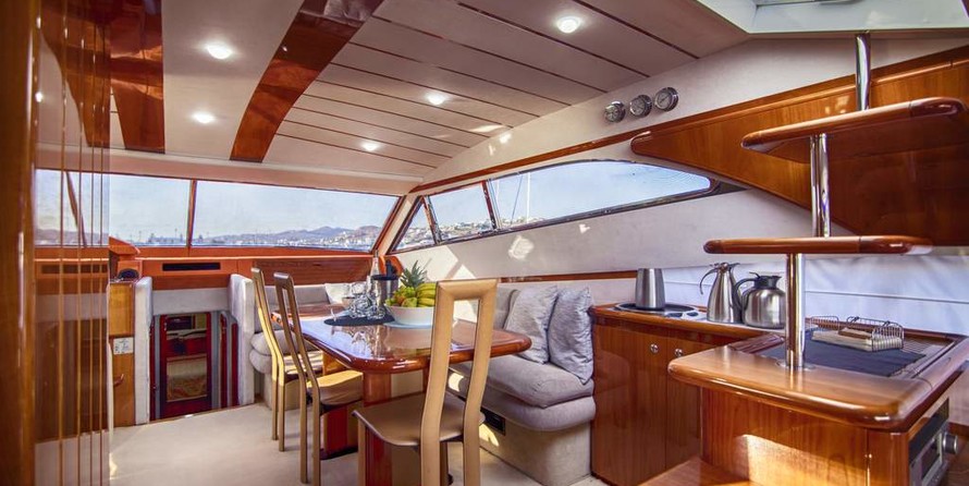 Ferretti Yachts 68