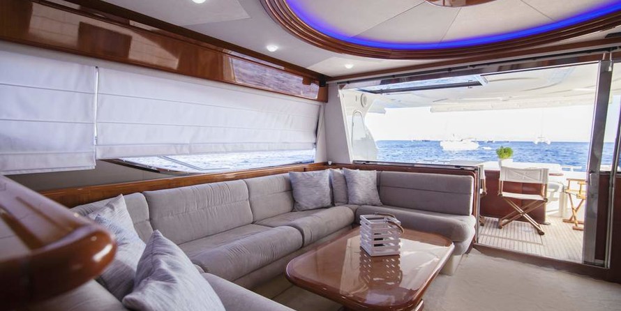 Ferretti Yachts 68