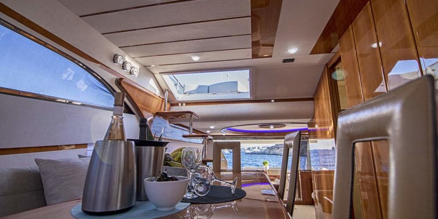 Ferretti Yachts 68