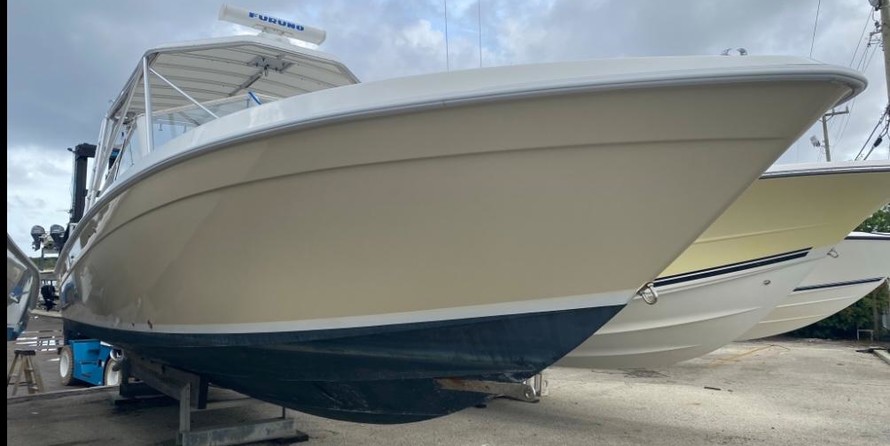 Contender 35 Express